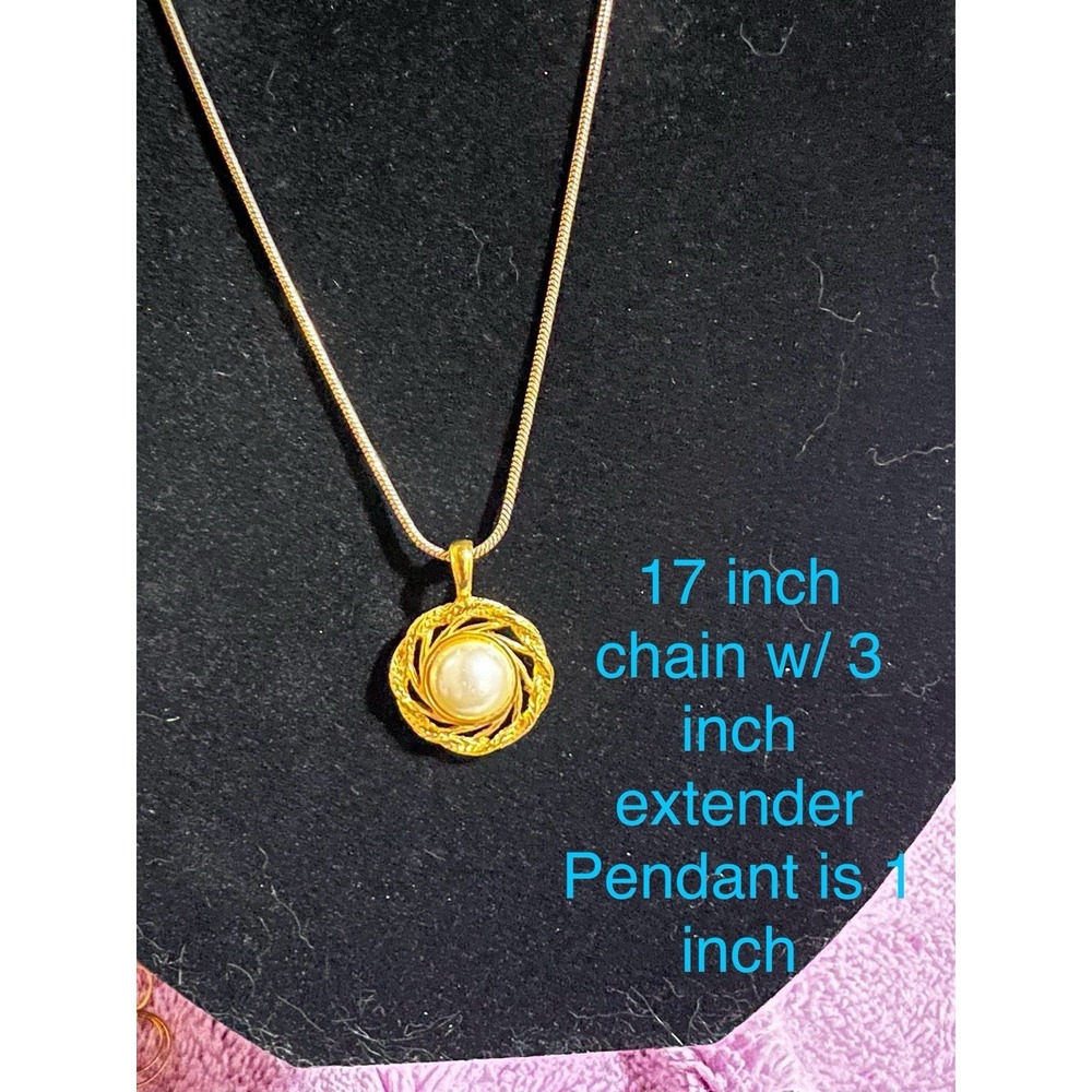 Monet‎ Vintage Pearl Gold Tone Pendant On 17 Inch Chain W/ 3" Extender